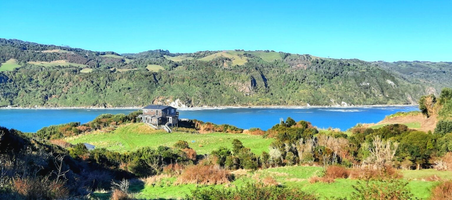 house for sale with ocean front in Patagonia